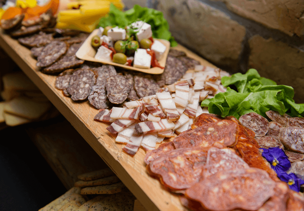 Exploring the Best Charcuterie Cured Meats for Your Board
